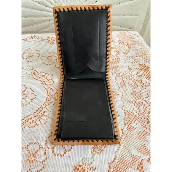 Vintage 70's Tooled Leather Bi Fold Wallet - Picture 7 of 11